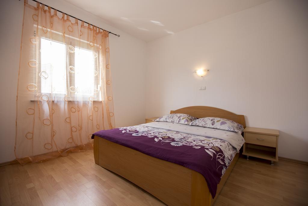 Apartments Simona Lopar Habitación foto